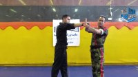 آموزش دفاع شخصی رهایی دست تیم رزمیکده-www.razmikade.ir