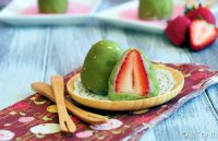 کیک چای سبز با مغز توت فرنگی "موچی"