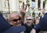 نحوه برخورد پلیس لهستان با معترضان