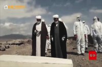 دفن متوفیان کرونا با بولدوزر و تابوت چوبی