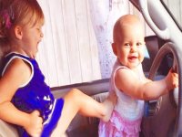 صحنه های خنده دار مراقبت خواهر از کودکان