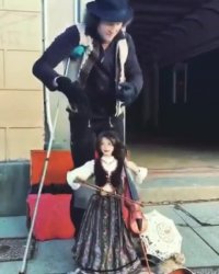 هنرنمایی متفاوت یک هنرمند معلول