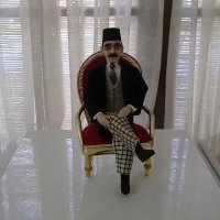 مجسمه کوچک #ایرج_میرزا در موزه #باغ_نگارستان #تهران کار استاد #جهانگیر_ارجمند