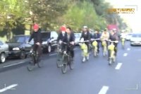 شهردارتهران با وجود آلودگی‌‌هوا امروز هم با دوچرخه به محل کار رفت