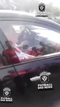 حمله هواداران پرسپولیس به اتوموبیل شفر