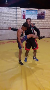 آموزش پیش کاسه با پا در گارد مخالف توسط سیدمصطفی معینی مربی کشتی شهرستان صحنه