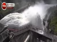 خرج آب از سد