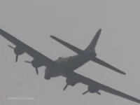 نمایش هوایی با B-17  و P-51