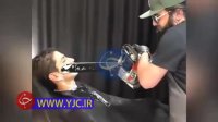 اقدام بسیار خطرناک آرایشگر جنگلی برای اصلاح صورت!