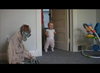 بچه رو چرا می ترسونی؟