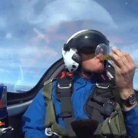 خلاقیت خلبان در پرواز