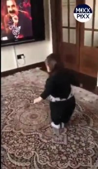 آهنگ مورد علاقه‌شو پلی کردن ببینید چیکار می‌کنه!!!