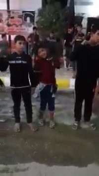 زنجیر زن بدون دست