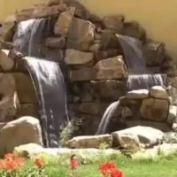 ساختن آبنما و آبشار طبیعی بودنش بسیار مهم است که باسنگهای کوهی طبیعی ساخته شود 09124026545