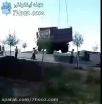 پاره شدن سیم بکسل جرثقیل جان 2نفر را گرفت(+18)