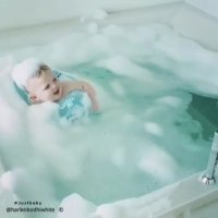 فسقلی تو وان حموم