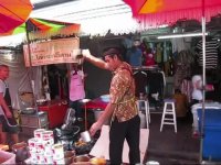 نمایش چای ریختن در خیابان های بانکوک