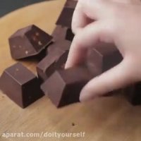 شکلات قالبی با مغز کره بادام زمینی