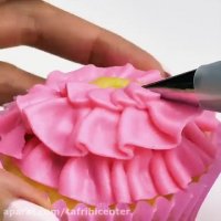 تزئین کاپ کیک های خوشمزه به شکل عروسکی و گل و.....