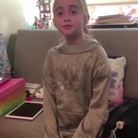 دختر کوچولویی که دو تا آرزوش همزمان برآورده شدن