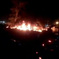 لحظه در آتش سوختن اتوبوس و تانکر حامل سوخت