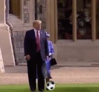 دریبل ترامپ توسط ملکه انگلیس !