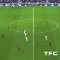 گل وسط زمین از "ممفیس دیپای"