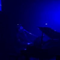 اجرای زنده آهنگ توقع ندارم بهنام بانی با نواختن پیانو توسط بهنام