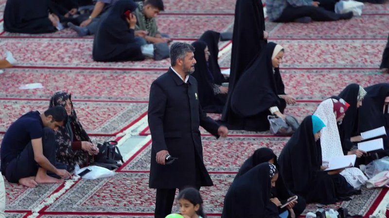بزرگترین سفره اطعام غدیر در حرم رضوی