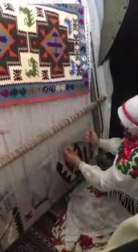 معصومه ابتکار در روستای عنبران اردبیل و دیدار با بافندگان