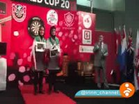 عکس شهید حججی در دست قهرمانان دارت جهان