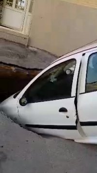 نشست زمین  بر اثر نشتی آب در یزد