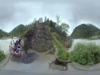 مسیر سخت رسیدن به مدرسه در هیمالیا