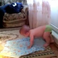 نی نی نماز میخونه