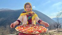 آشپزی روستایی در طبیعت ایران : پیتزای بزرگ و خوشمزه خانگی
