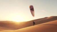پاراگلایدر روی دریایی از شن و ماسه