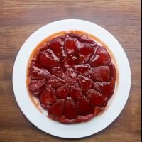 طرز تهیه کیک توت فرنگی