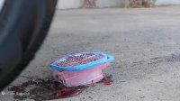چالش تفریحی له کردن وسایل کیوت زیر ماشین :: له کردن کفشدوزک