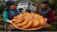 آشپزی روستایی آذربایجان خانم فرناز : پخت نان سنتی با گوشت