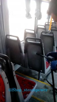 شستشوی صندلی های اتوبوس به وسیله ای دستگاه کارواش بخار