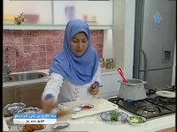 سوپ عدسی همراه با برگه زرد آلو