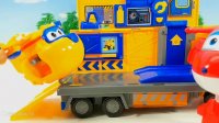 دانلود کارتون ماشین بازی کودکانه تریلی بزرگ و ماشین های پلیس تبدیل شونده