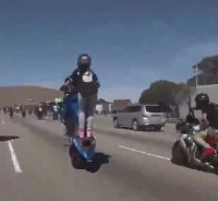 حرکات نمایشی دختر اصفهانی😑☝️