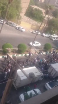 کارگران فولاد اهواز در اعتراض به عدم رعایت حق و حقوقشان