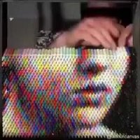 خلق یک اثر هنری با گچ های رنگی