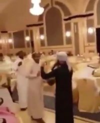 کادوی عجیب داماد عربستانی 100 ها گوشی ایفون 8 برای مهمانها