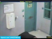 کتک خوردن فجیع یک زندانی توسط پلیس های امریکا