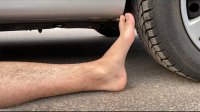له کردن با ماشین  له کردن پا زیر لاستیک - چالش له شدن وسایل زیر ماشین