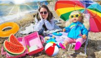 برنامه کودک دخترانه نی نی کوچولو - پیک نیک در ساحل با خواهر بزرگتر