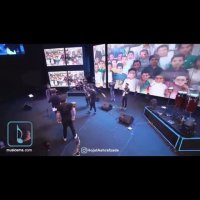 اشک های حجت اشرف زاده روی استیج !!